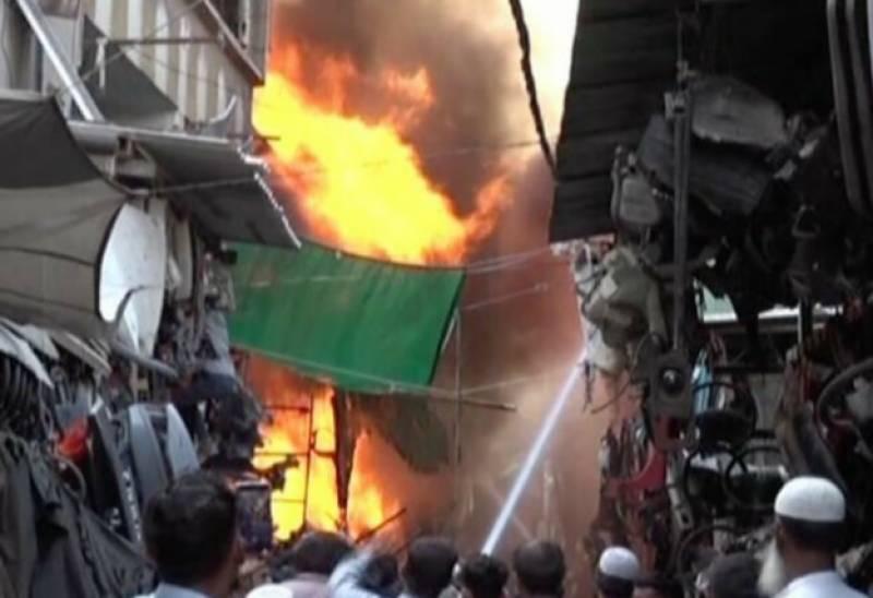 Three injured in Shershah Kabari market fire: Karachi