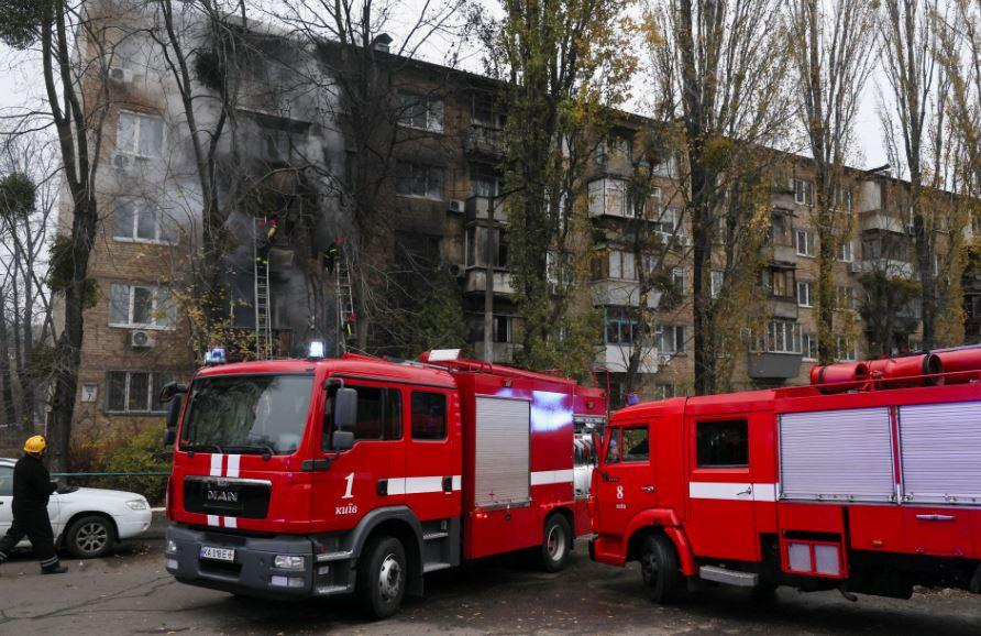 Russia pounds Ukrainian cities with missiles as signs emerge of further retreat