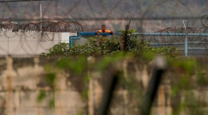 Ten dead after prison transfers of Ecuador gang leaders
