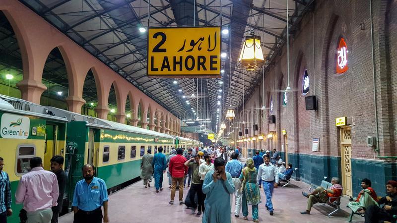 ٹرین ڈرائیور سمیت دیگر ملازمین  کے اسمارٹ فون استعمال پر پابندی عائد