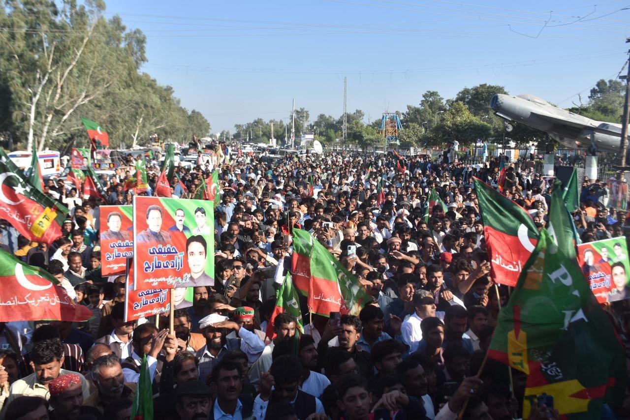 “Historic day for Pakistan”; PTI urges supporters to join Faizabad rally