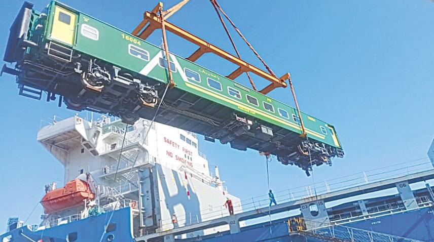 Pakistan Railway gets 46 modern passenger coaches from China