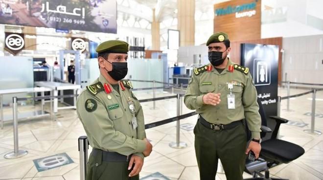 مملکت سے باہر موجود غیر ملکیوں کے اقامے کی تجدید کیسے؟