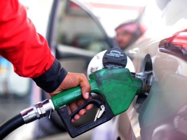 Govt announces 10-rupee cut in petrol prices