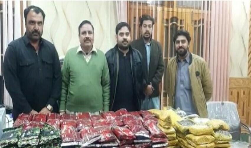 کسٹم حکام نےکارروائی کے دوران ایک گاڑی سے 5 من چرس برآمد کرلی