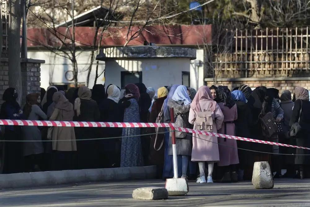 Taliban bar Afghan women from university education