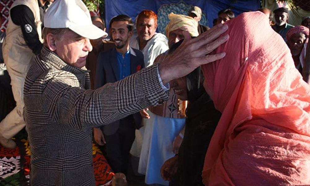 وزیراعظم کا خیرپور اور کوٹ ڈیجی کے سیلاب متاثرہ گاؤں کا دورہ