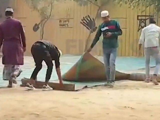 بھارت میں ہندو انتہاپسندوں نے نماز جمعہ کی ادائیگی سے روک دیا