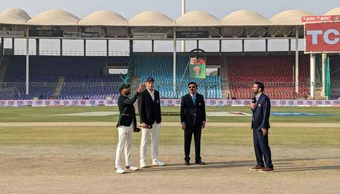 Pak vs NZ: Pakistan opts to bat first after winning the toss