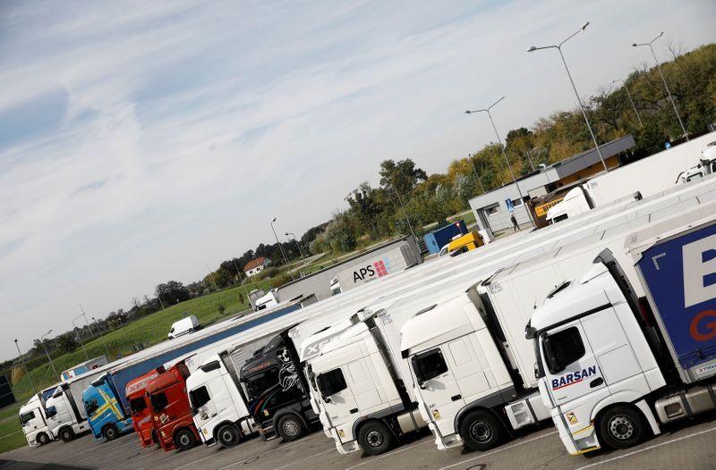 UK army called in to drive tankers amid long queues outside fuel stations