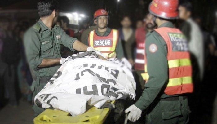 فیصل آباد : نامعلوم ملزمان  نے گھر میں گھس کر خاتون کو قتل کردیا 