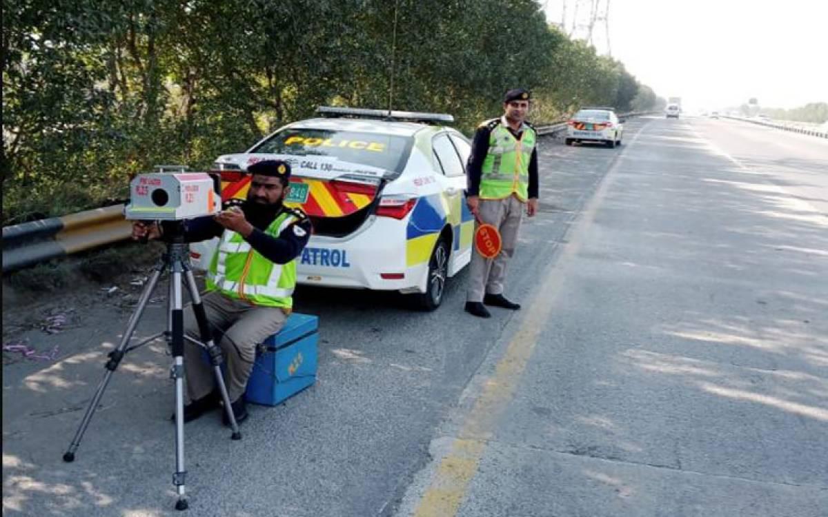 موٹروے پر ٹھوکر سے بابوصابو جانے والی ٹریفک کی روانی متاثر کرنے والے عوامل پر قابو پالیا گیا