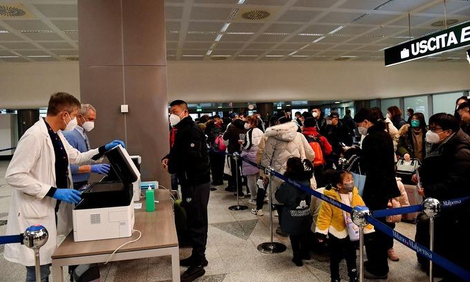 Beijing blasts 'unacceptable' COVID curbs on Chinese travellers