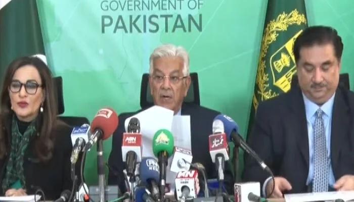 Markets to shut down by 8:30pm; wedding halls at 10pm: Khawaja Asif 