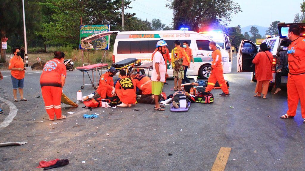 Thailand: One killed, 14 injured as trailer crashes into truck 