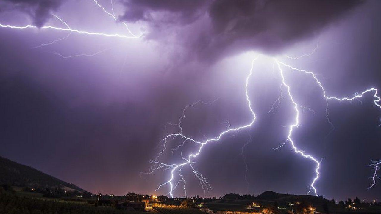 Women die, 11 suffer injuries after lightning struck rooftop in Khairpur