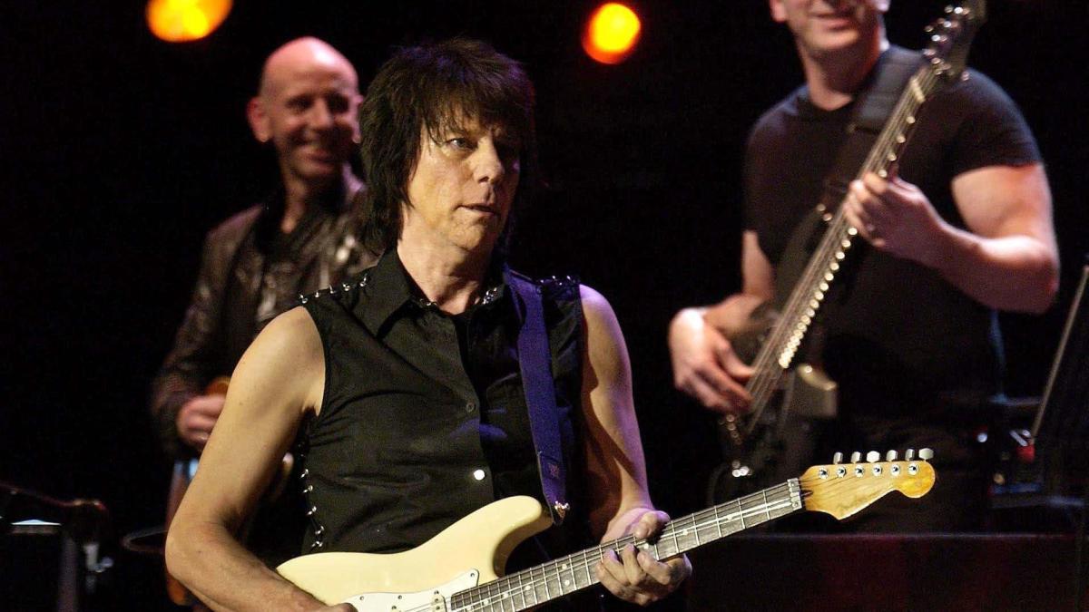 Jeff Beck: British legend guitarist dies aged 78