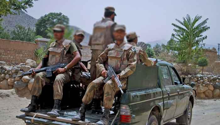 دہشتگردوں کے حملے میں سکیورٹی فورسز کے 4 اہلکار شہید