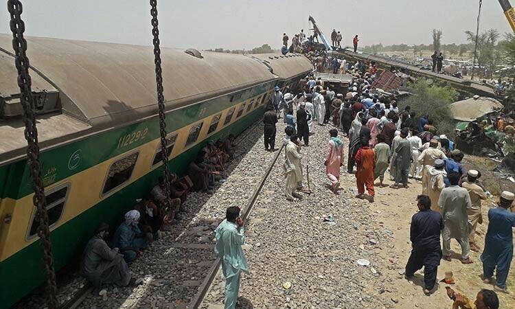 Balochistan: 15 injured in railway track blast