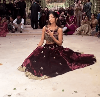 Sirenna stuns audience by her dance moves at wedding ceremony