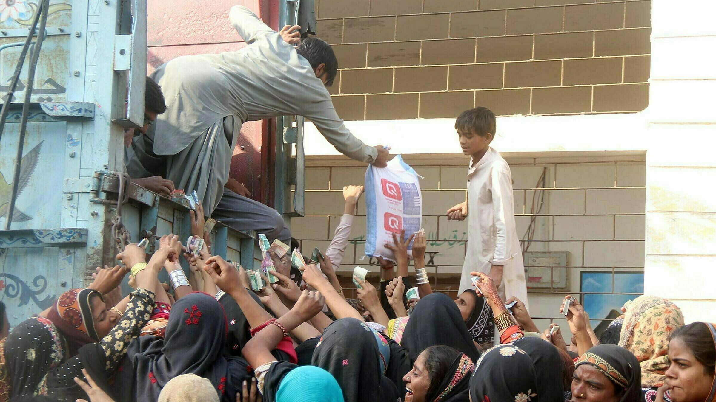 سستے آٹے کی کوشش میں ایک اور شخص زندگی کی بازی ہار گیا