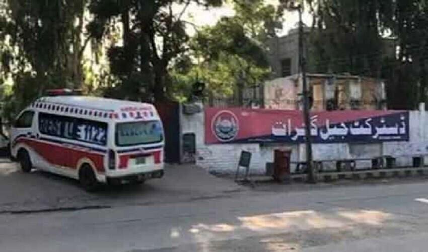 سینٹرل جیل گجرات میں قیدیوں نے ہنگامہ آرائی کرتے ہوئے بیرکوں کوآگ لگا دی