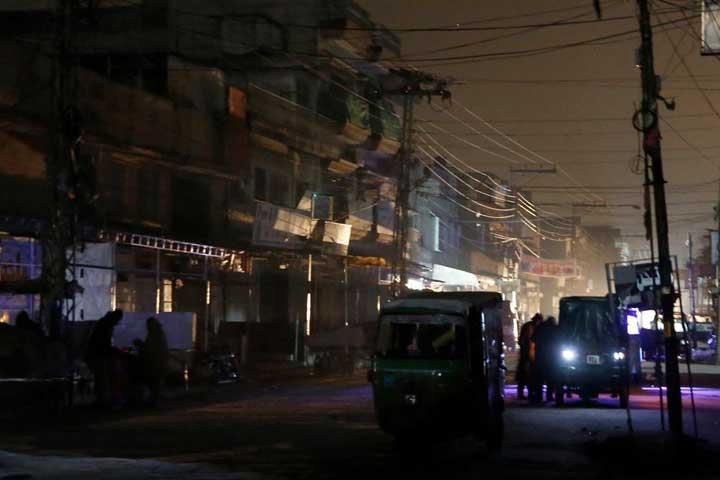 Power breakdown plunges Pakistan into darkness
