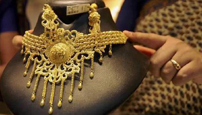 Gold price jumps by Rs4900 per tola in Pakistan