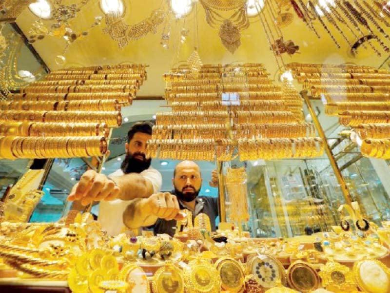 Gold price decreases by Rs4, 000 per tola in Pakistan