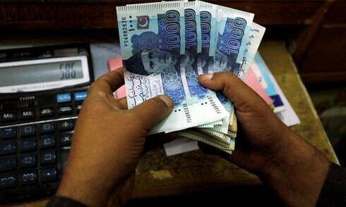 Rupee loses downward trend against US dollar