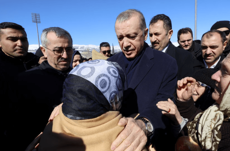 Turkish leader acknowledges problems with earthquake relief effort