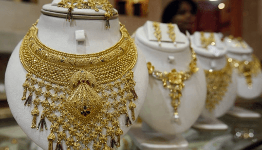 Gold price goes up by 3,300 per tola in Pakistan