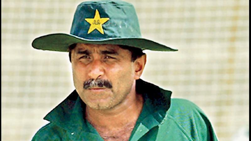 Cricket legend Javed Miandad hospitalized in Karachi