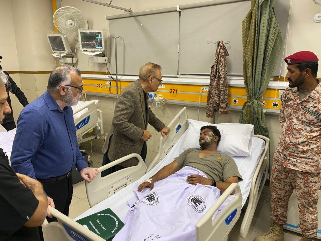 President inquires health of injured cops of Karachi attack