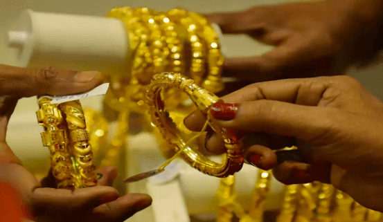 Gold price declines per tola by Rs1,000 in Pakistan