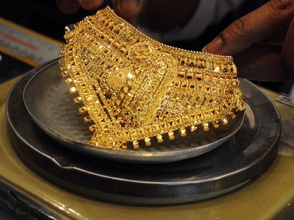 Gold price goes up in Pakistan by 2,700 per tola