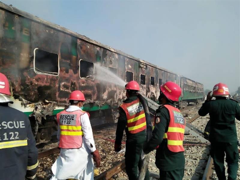 Passenger train catches fire near Bahawalpur Railway Station