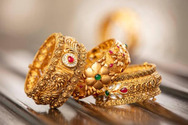 Gold price increases in Pakistan by Rs1,200 per tola  