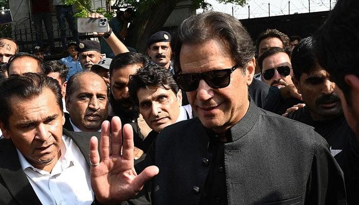 خاتون جج دھمکی کیس،عمران خان کے وارنٹ گرفتاری معطل