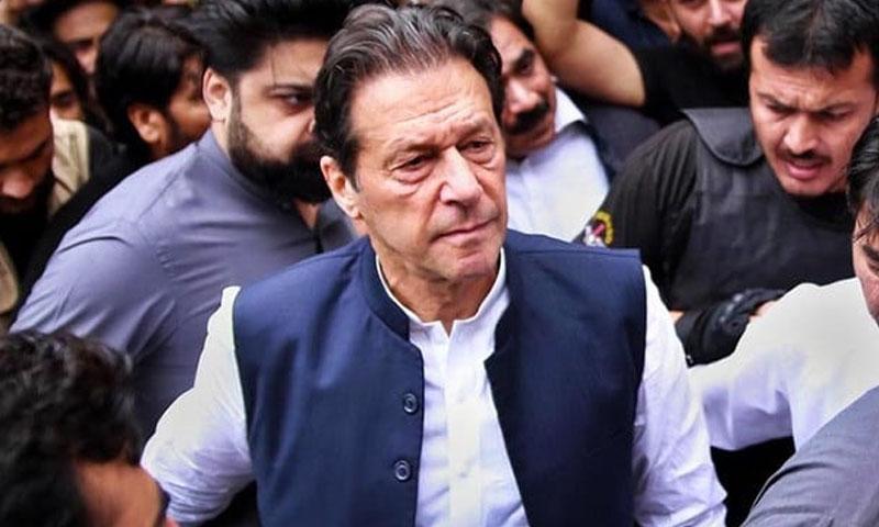 عمران خان جوڈیشل کمپلیکس پہنچ گئے،سماعت کا آغاز،پولیس کا کارکنوں  پرآنسو گیس سے شیلنگ اور  لاٹھی چارج