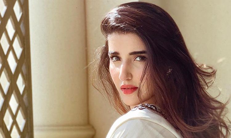 حریم فاروق نے منگنی کی خبروں کو جھٹلا دیا