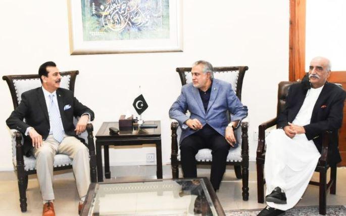 وفاقی وزیر خزانہ ومحصولات سینیٹر محمد اسحاق ڈار سے سید یوسف رضا گیلانی، سید خورشید شاہ کی ملاقات
