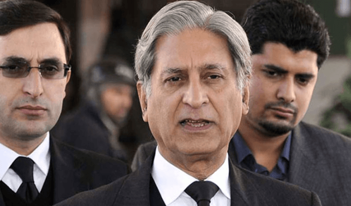 ڈالر اوپر جاتا ہے تو اسحاق ڈار بھی اوپر جاتا ہے پر ملک نیچے جاتا ہے:اعتزاز احسن