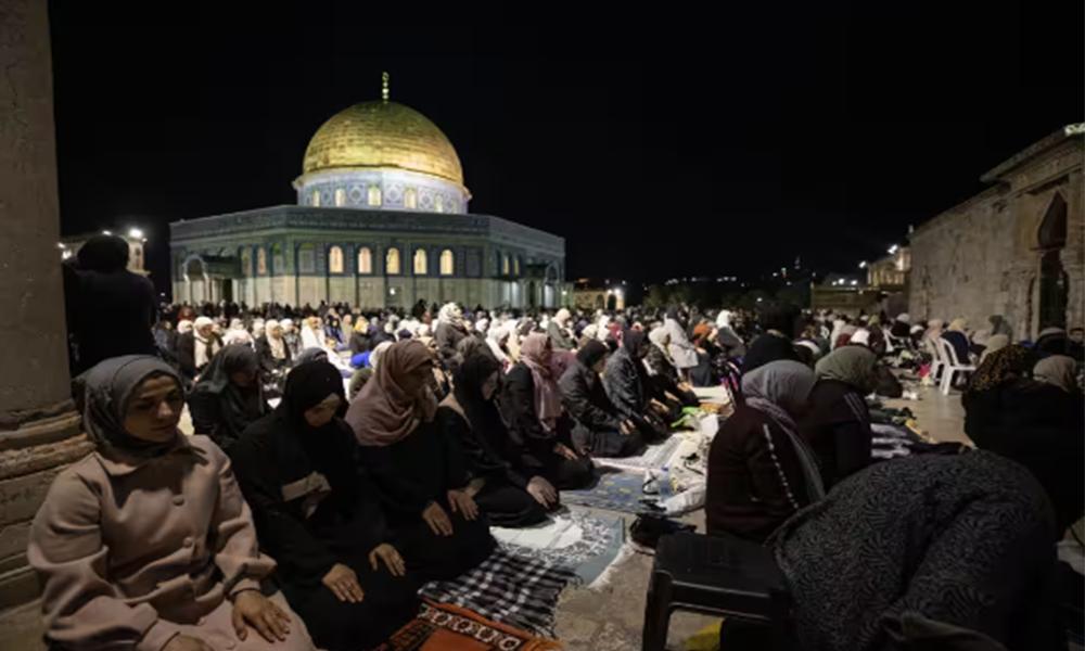 Israeli police attack worshippers at Jerusalem's Al Aqsa Mosque