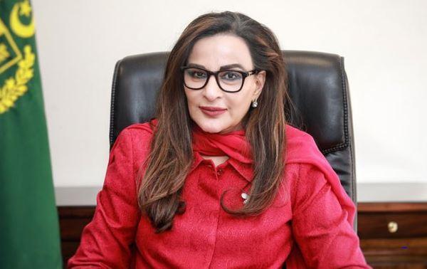 تین رکنی بینچ کے فیصلے پر احتجاج کرنا سیاسی جماعتوں کا حق ہے،  شیری رحمان