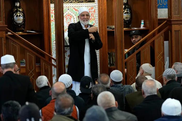 Imam attacked during Fajar prayers in New Jersey