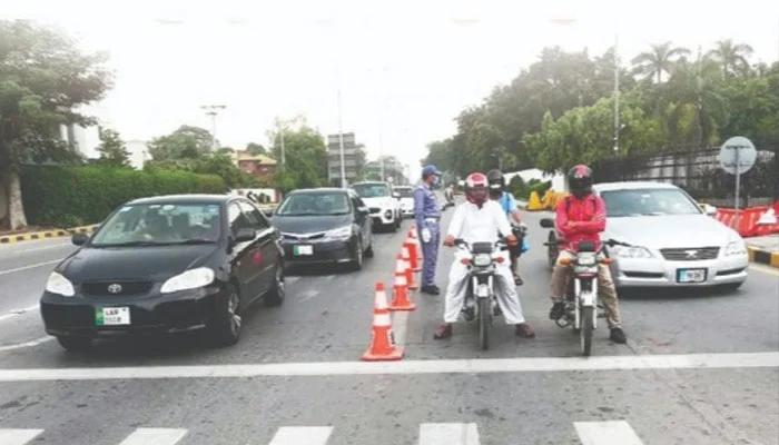 Case registered against 20 TikTokers for blocking road at Iftar time