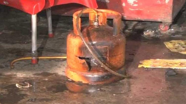 Four injured as cylinder explodes in Karachi