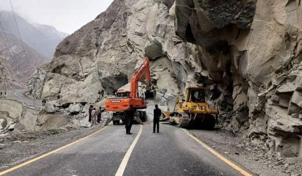 لینڈ سلائیڈنگ ، شاہرائے نیلم کو بحال رکھنے کے لیے محکمہ شاہرات مصروف عمل ہے، ڈپٹی کمشنر سردار طاہر محمود