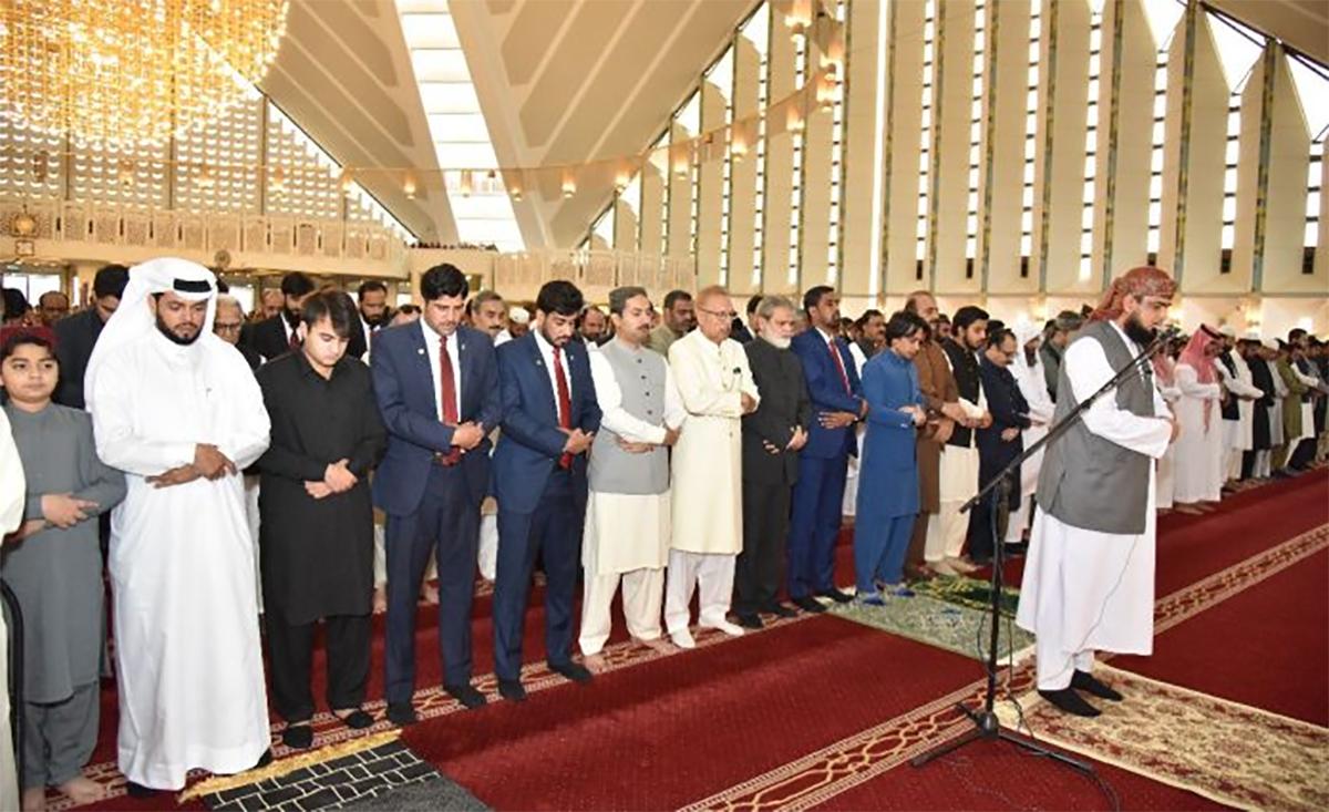 President Alvi offers Eid prayer at Faisal Mosque